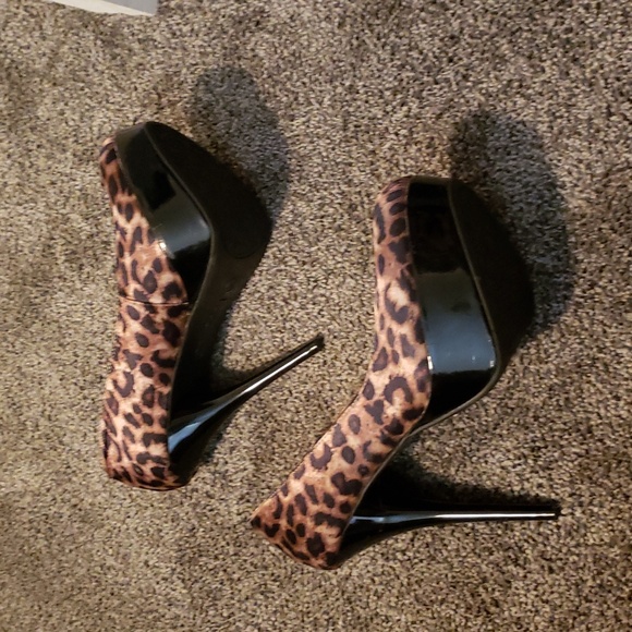 Cheetah heels 👠 - Picture 5 of 9